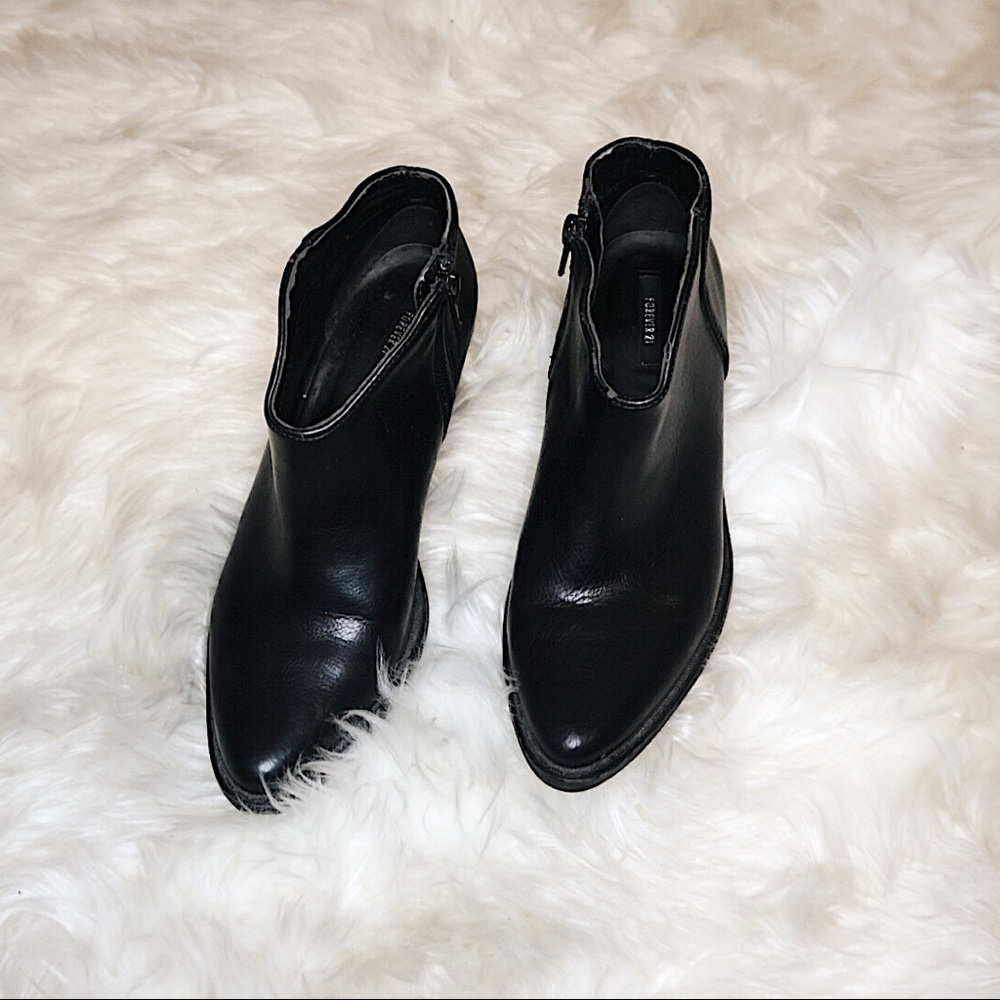 Booties 🖤 - Picture 2 of 4